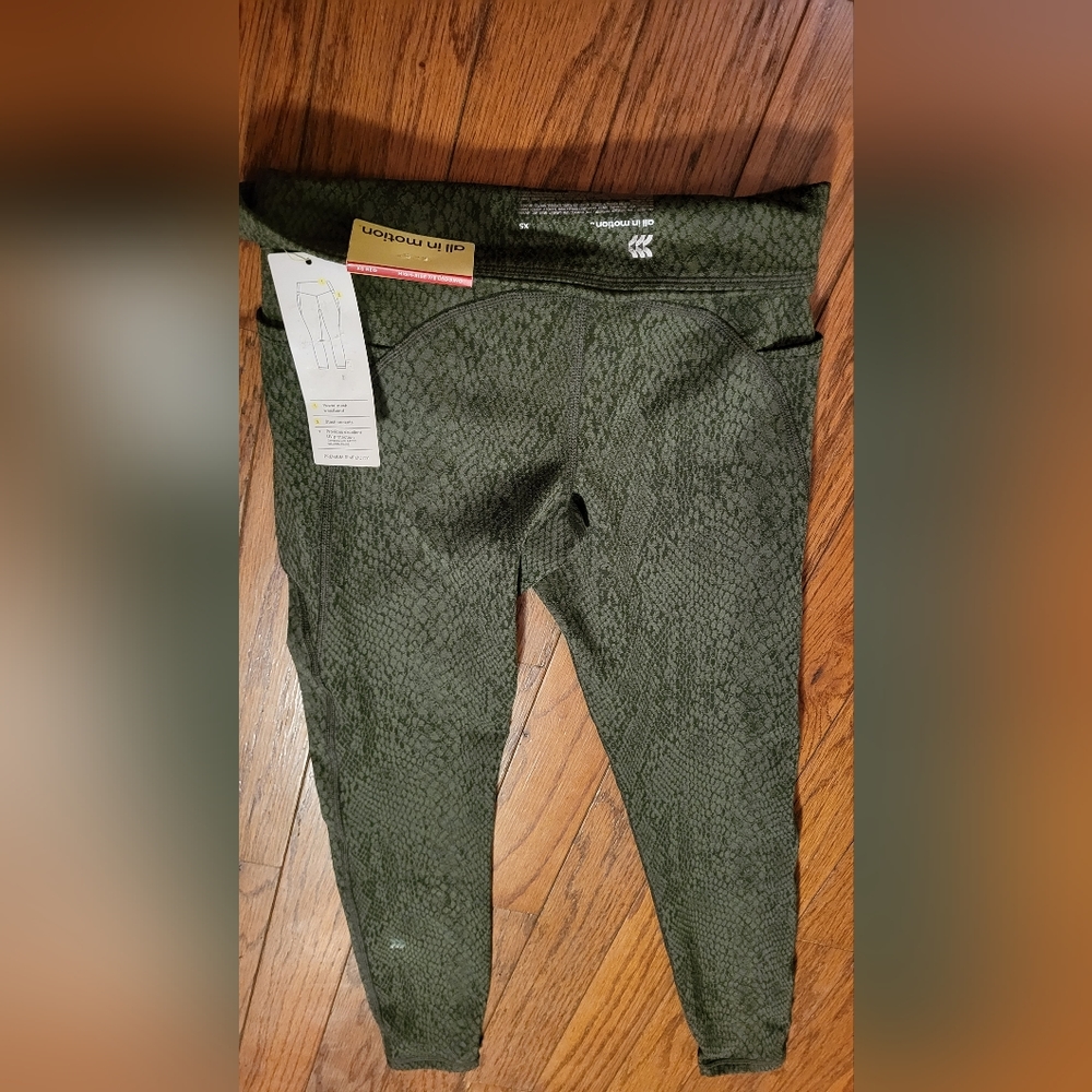 (NWT) All In Motion Olive Green Snakeskin Print High Rise 7/8 Active Legging